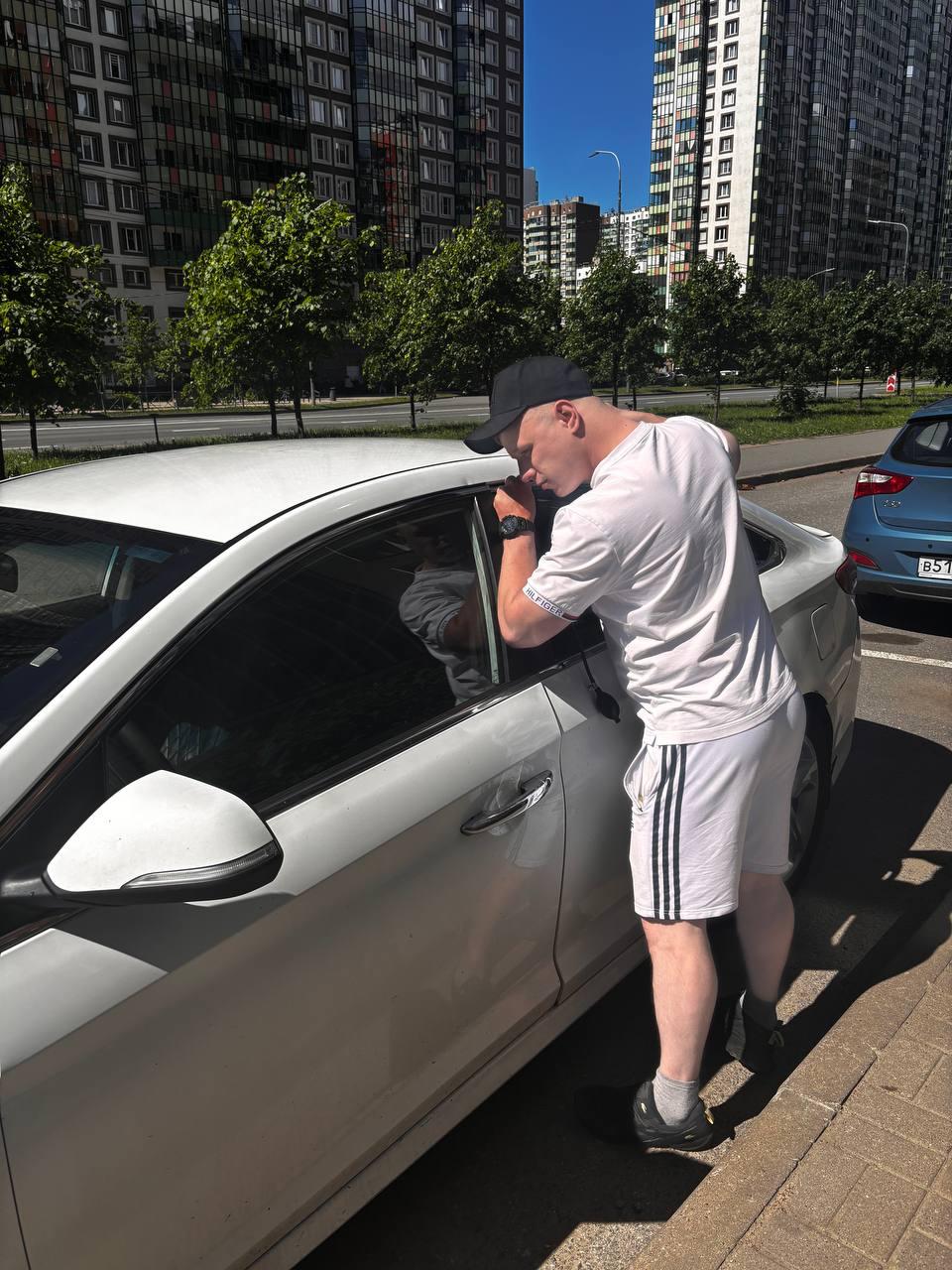 Вскрытие автомобиля без повреждений в Гатчине